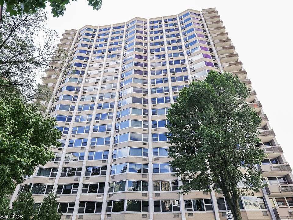 1st image of 555 W Cornelia Ave APT 510
