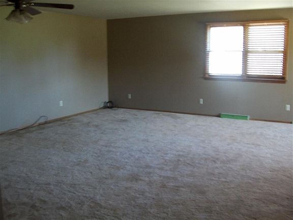 5th image of 30 E Blueberry St