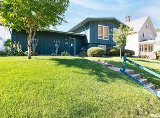 1740 12th Ave, Moline, IL 61265