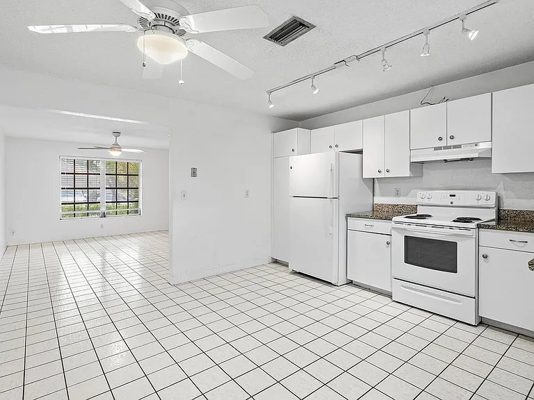 11 Sailfish Ln — Photo 8
