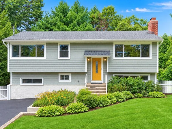 34 Forest Avenue, Lake Grove, NY 11755