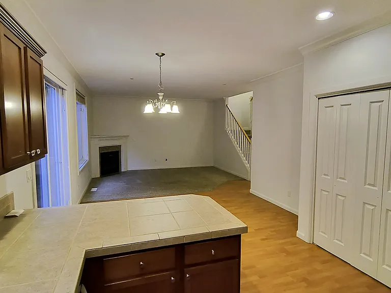 5809 NE 59th Ave — Photo 6