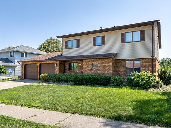 2nd image of 2450 Clarke Crest Dr