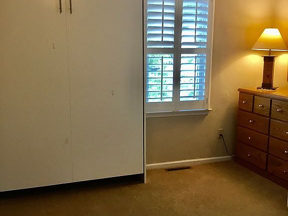 5th image of 238 Barberry Dr