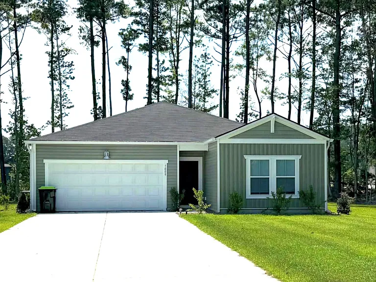 1082 Harbor Dr — Photo 1