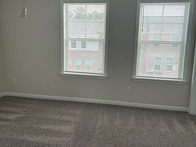 3735 Davis Cir — Photo 18