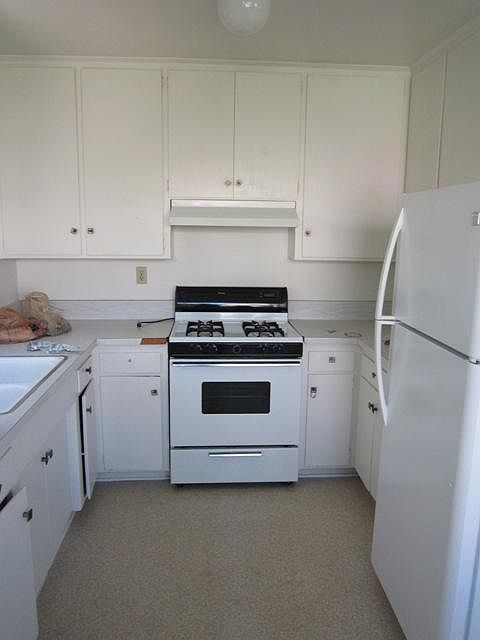 2nd image of 17 Broadmoor Plz APT 5