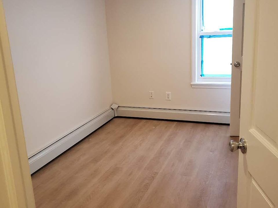 1ST BEDROOM