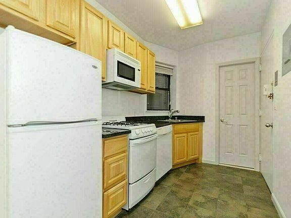 2nd image of 406 W 48th St #2R