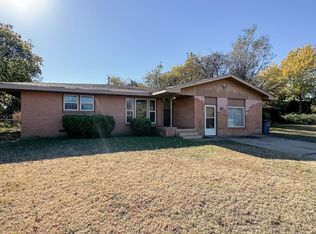 924 NW Runyon Rd, Lawton, OK 73507