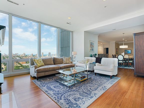 4th image of 500 W Superior St Unit 2010