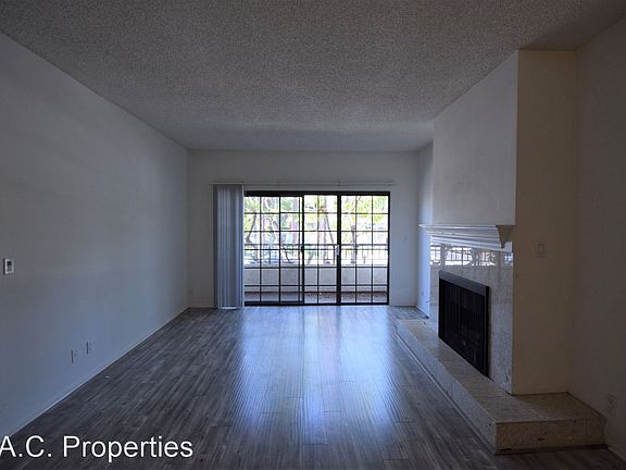 5th image of 11594 Moorpark St APT 101