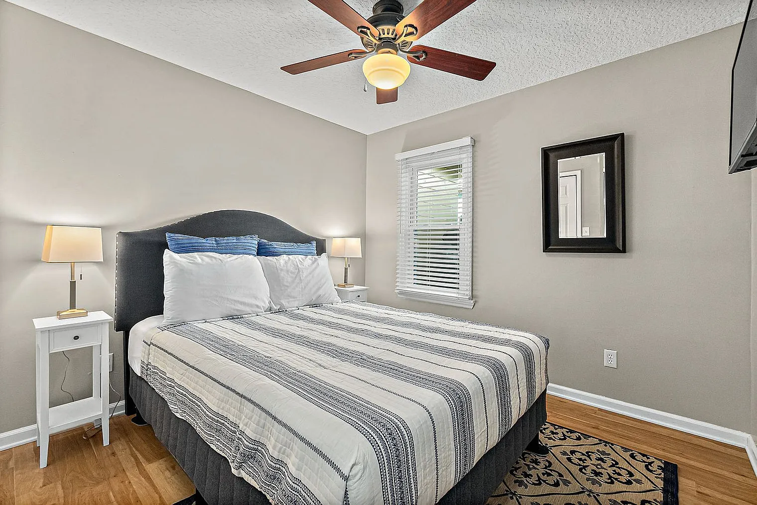 3 bed, 2.0 bath, 1496 sqft, $4,994 — Photo 4
