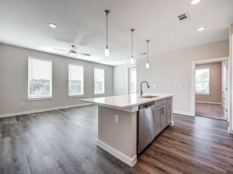 Water's Edge Townhomes — Photo 19