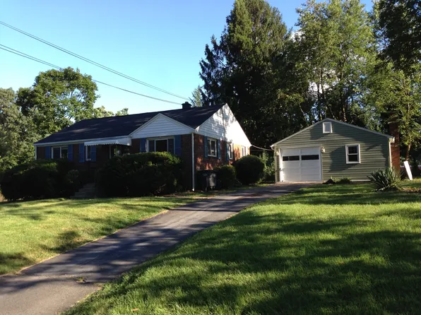 7303 Arthur Dr, Falls Church, VA 22046