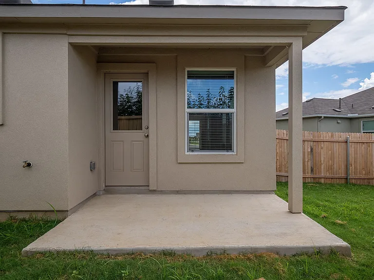 702 Silver Springs Bnd — Photo 8