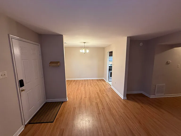 505 W Diamond Ave — Photo 3