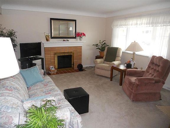 2nd image of 4676 Largo Dr