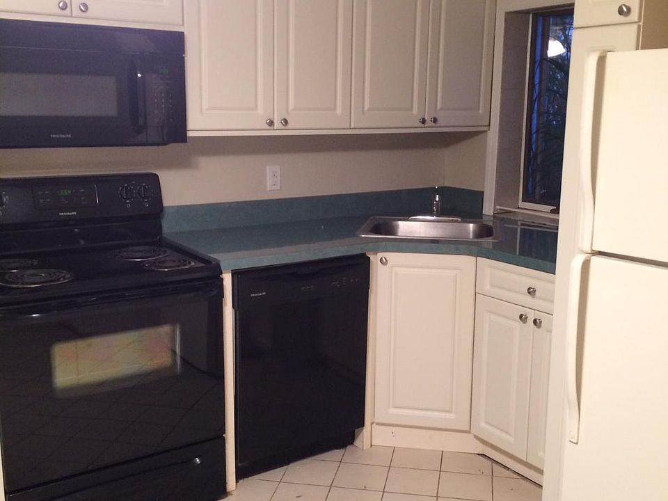 1st image of 3310 Parkway Dr