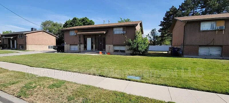 2 bed, 1.5 bath, 1436 sqft, $1,395 — Photo 2
