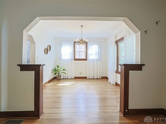 4th image of 409 Corona Ave