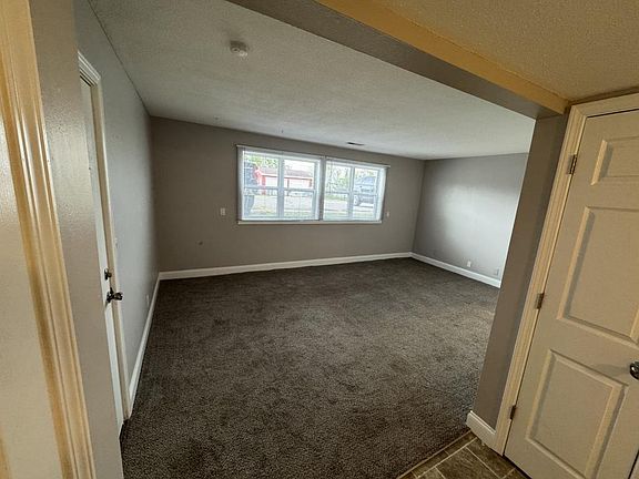 2nd image of 1102 SE Belmont Dr