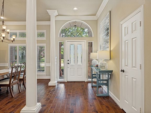 2nd image of 314 Pecan Hollow Dr