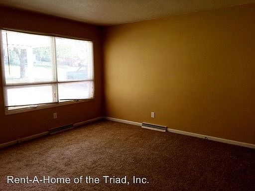 2nd image of 1716 Pichard St