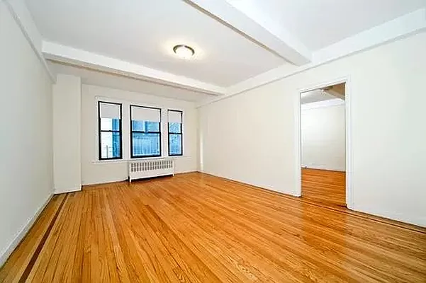 Rented by Bank Neary | media 8