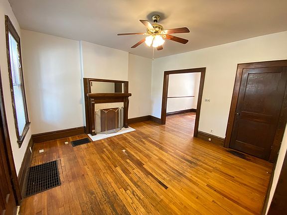 4th image of 2498 Indianola Ave #2500