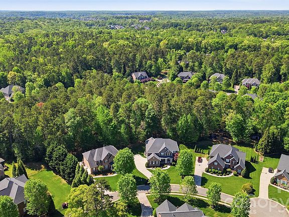 4th image of 807 Crown Vista Ct