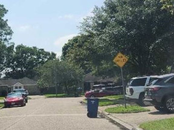 Exterior Neighborhood (street photo)