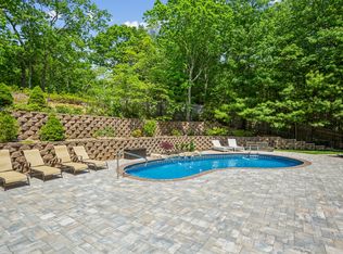 29 Glenview Dr, Southampton, NY 11968