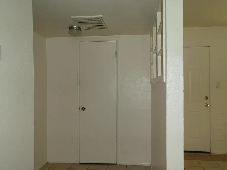 1200 E Spence Ave #6 — Photo 5