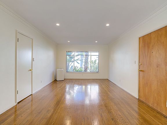 3rd image of 1359 S Burnside Ave #1365-2