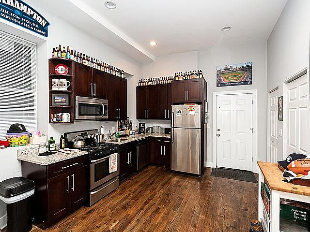 1st image of 425 W Saint James Pl