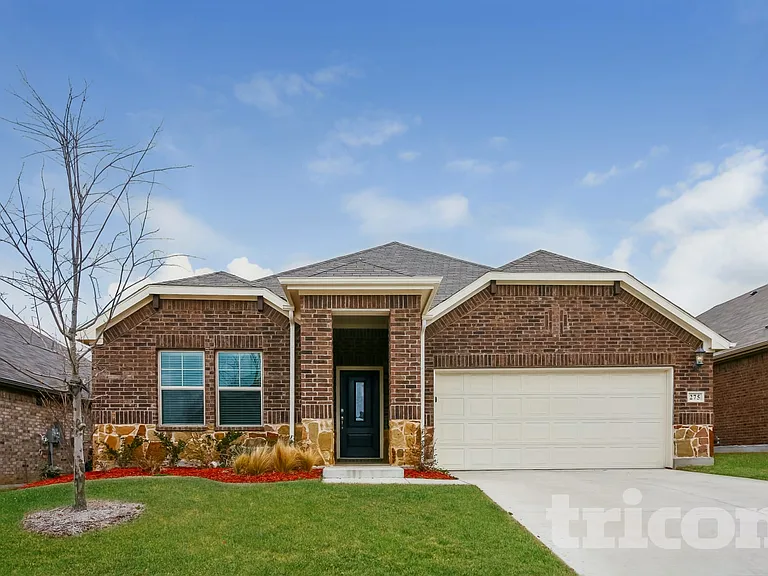 275 Sunshine Ln — Photo 1