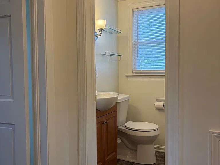 Upstairs full bath