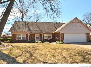 8044 S Peach Cres W, Broken Arrow, OK 74011