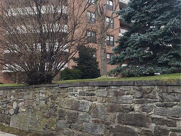 2nd image of 325 King St #1G