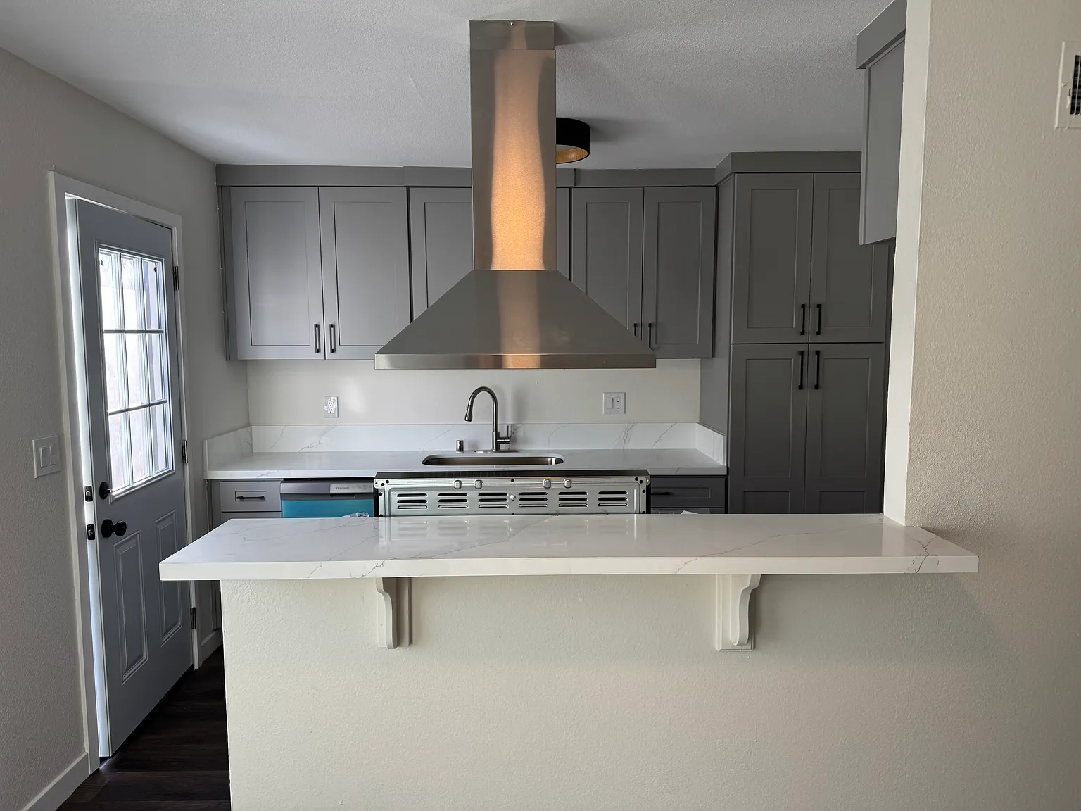 2 bed, 875 sqft, $3,500 — Photo 1