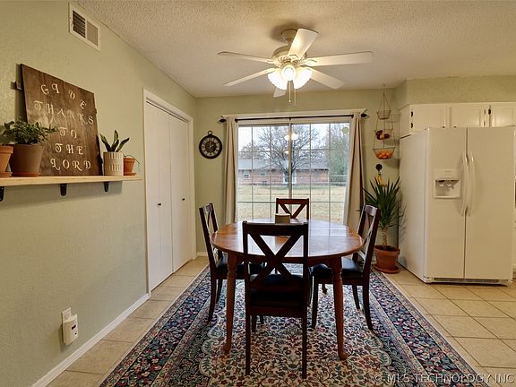 3rd image of 13694 S Hickory Pl