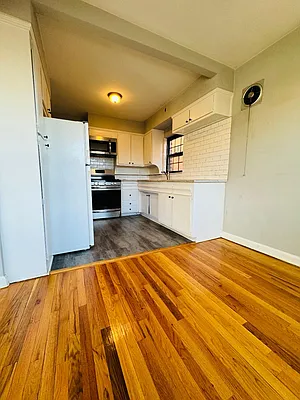 Rented by Halvatzis Realty | media 4