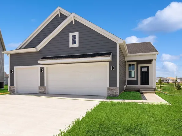 490 NW Independence Cir, Waukee, IA 50263