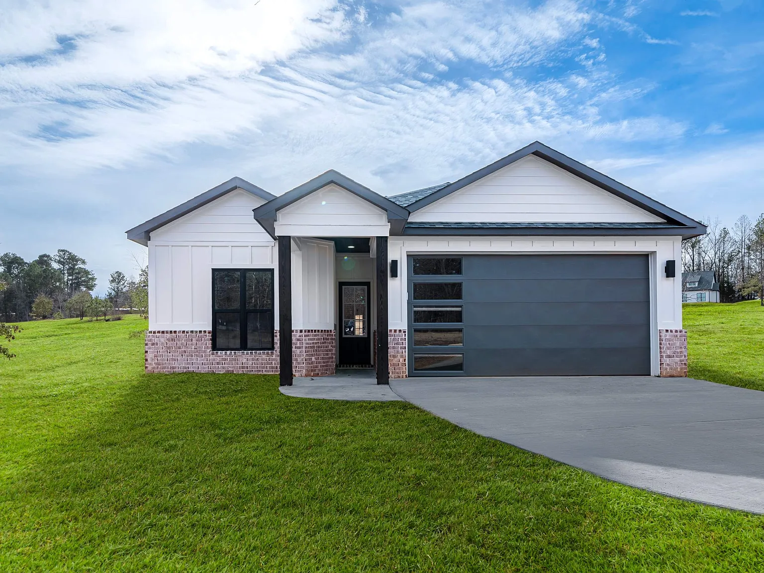 4 bed, 2000 sqft, $2,499 — Photo 3