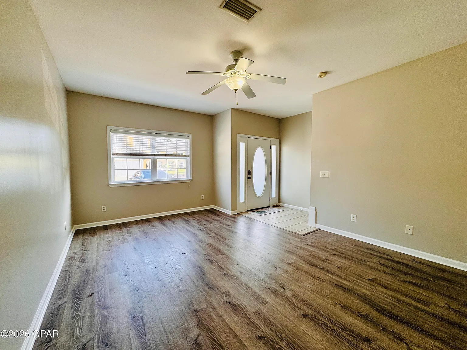 2 bed, 2.5 bath, 1404 sqft, $1,675 — Photo 2