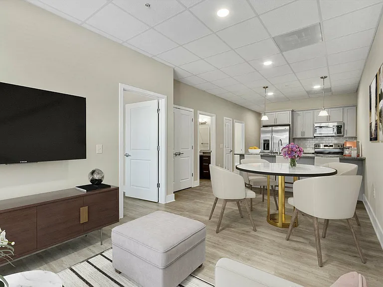 421 W King St — Photo 17