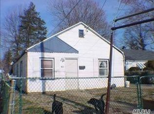 43 Chamberlain St, Hempstead, NY 11550