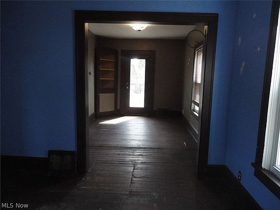 5th image of 611 W Spruce St