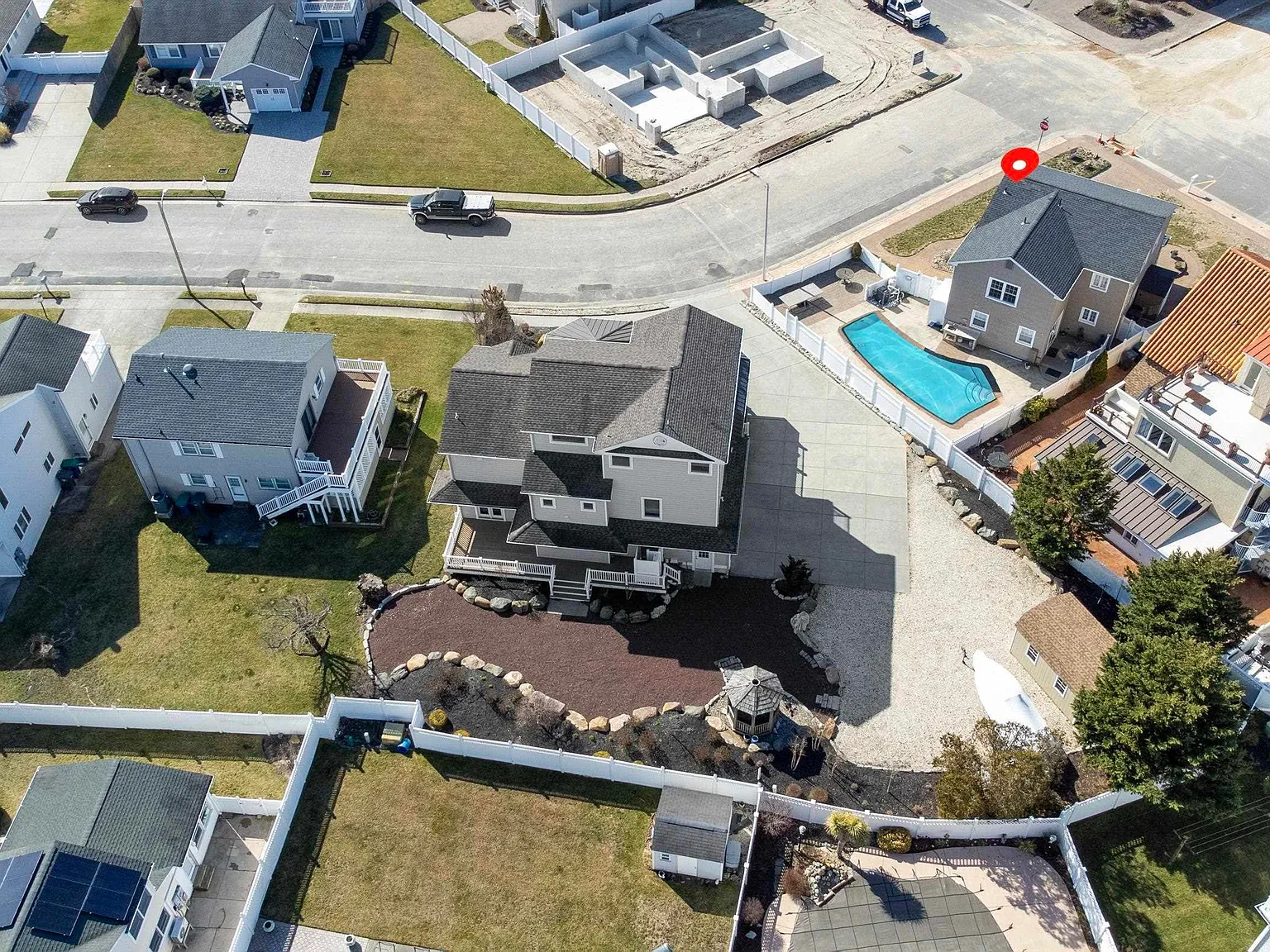 5 bed, 2.5 bath, $9,700 — Photo 2